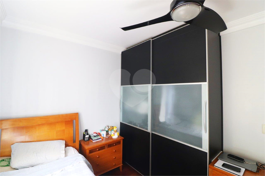 Apartamento na Rua Dr. Tomas Carvalhal, de frente, andar alto, 3 suítes, lazer e portaria 24 horas