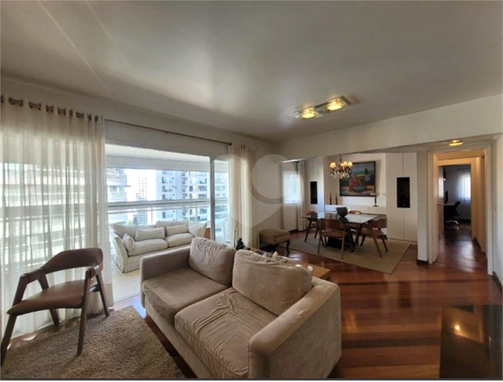 Apartamento na Rua Dr. Tomas Carvalhal, de frente, andar alto, 3 suítes, lazer e portaria 24 horas