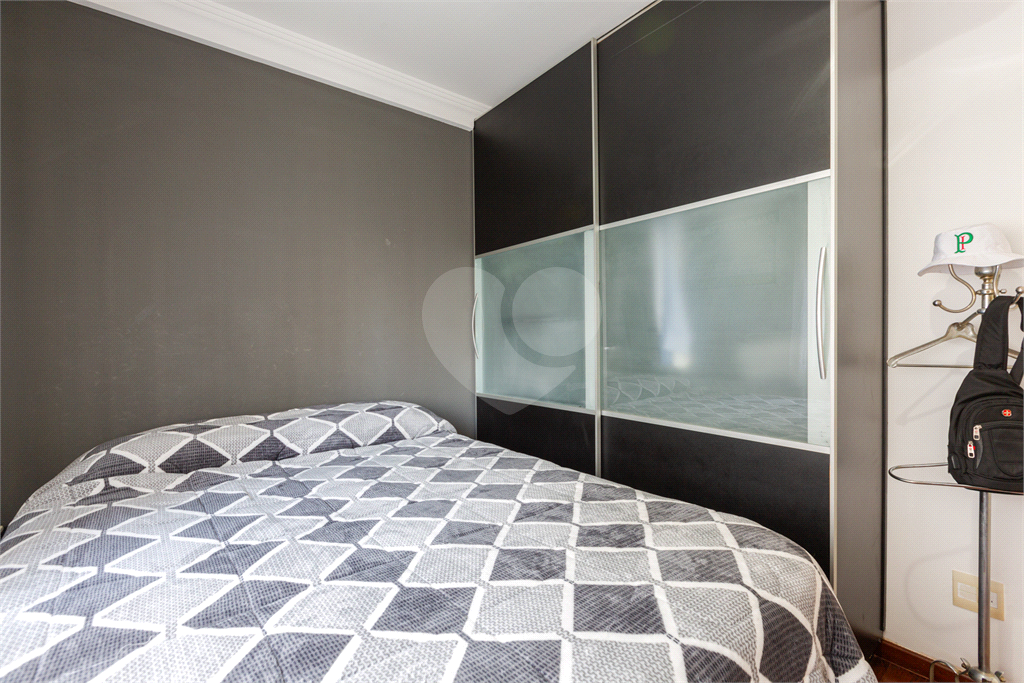 Apartamento na Rua Dr. Tomas Carvalhal, de frente, andar alto, 3 suítes, lazer e portaria 24 horas