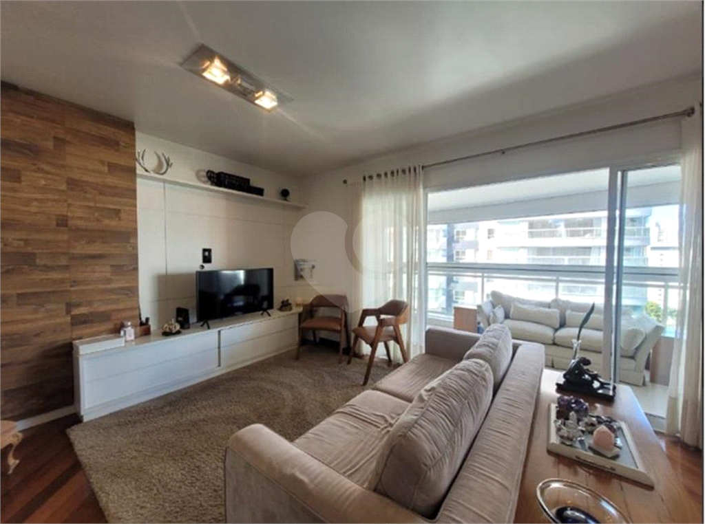 Apartamento na Rua Dr. Tomas Carvalhal, de frente, andar alto, 3 suítes, lazer e portaria 24 horas