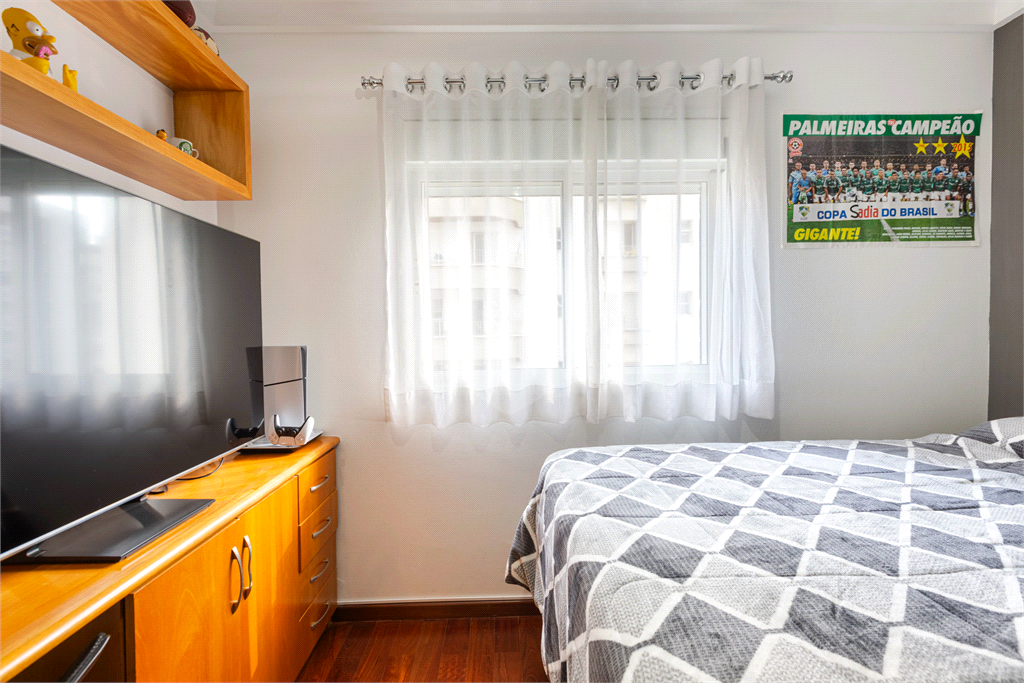 Apartamento na Rua Dr. Tomas Carvalhal, de frente, andar alto, 3 suítes, lazer e portaria 24 horas