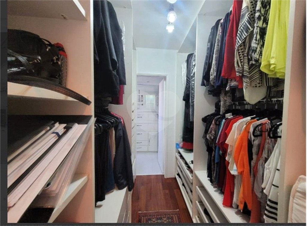 Apartamento na Rua Dr. Tomas Carvalhal, de frente, andar alto, 3 suítes, lazer e portaria 24 horas