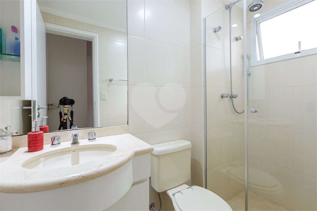 Apartamento na Rua Dr. Tomas Carvalhal, de frente, andar alto, 3 suítes, lazer e portaria 24 horas