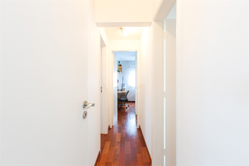 Apartamento na Rua Dr. Tomas Carvalhal, de frente, andar alto, 3 suítes, lazer e portaria 24 horas