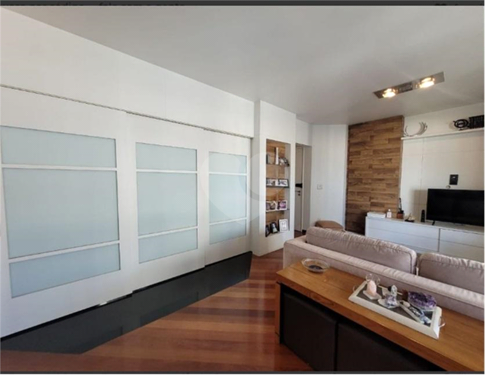 Apartamento na Rua Dr. Tomas Carvalhal, de frente, andar alto, 3 suítes, lazer e portaria 24 horas