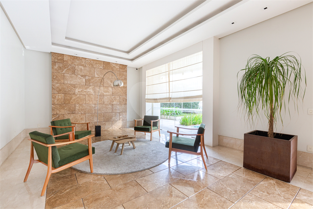 Apartamento na Rua Dr. Tomas Carvalhal, de frente, andar alto, 3 suítes, lazer e portaria 24 horas