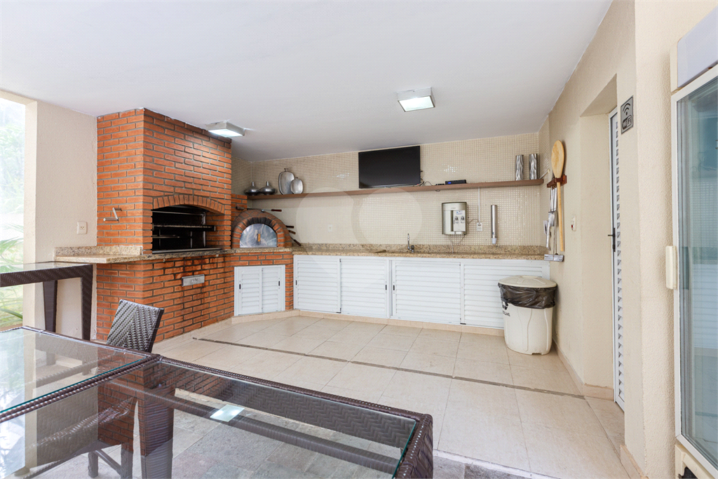 Apartamento na Rua Dr. Tomas Carvalhal, de frente, andar alto, 3 suítes, lazer e portaria 24 horas