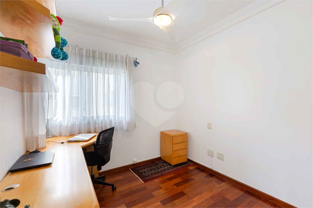 Apartamento na Rua Dr. Tomas Carvalhal, de frente, andar alto, 3 suítes, lazer e portaria 24 horas