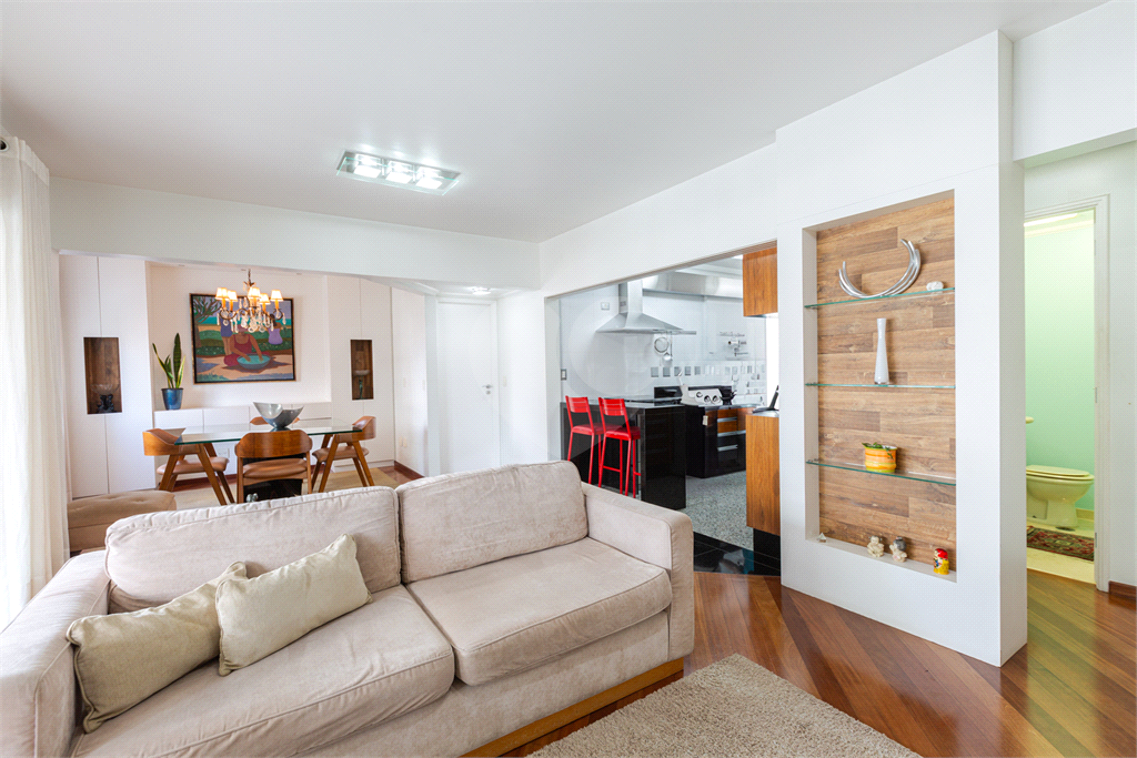 Apartamento na Rua Dr. Tomas Carvalhal, de frente, andar alto, 3 suítes, lazer e portaria 24 horas