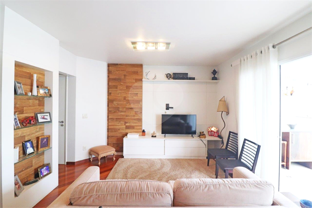 Apartamento na Rua Dr. Tomas Carvalhal, de frente, andar alto, 3 suítes, lazer e portaria 24 horas