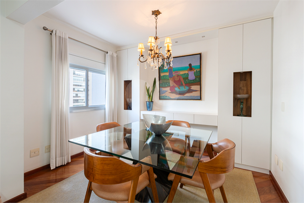 Apartamento na Rua Dr. Tomas Carvalhal, de frente, andar alto, 3 suítes, lazer e portaria 24 horas