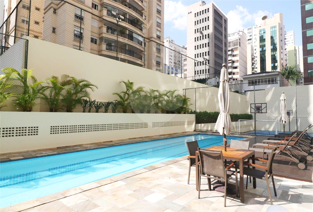 Apartamento na Rua Dr. Tomas Carvalhal, de frente, andar alto, 3 suítes, lazer e portaria 24 horas