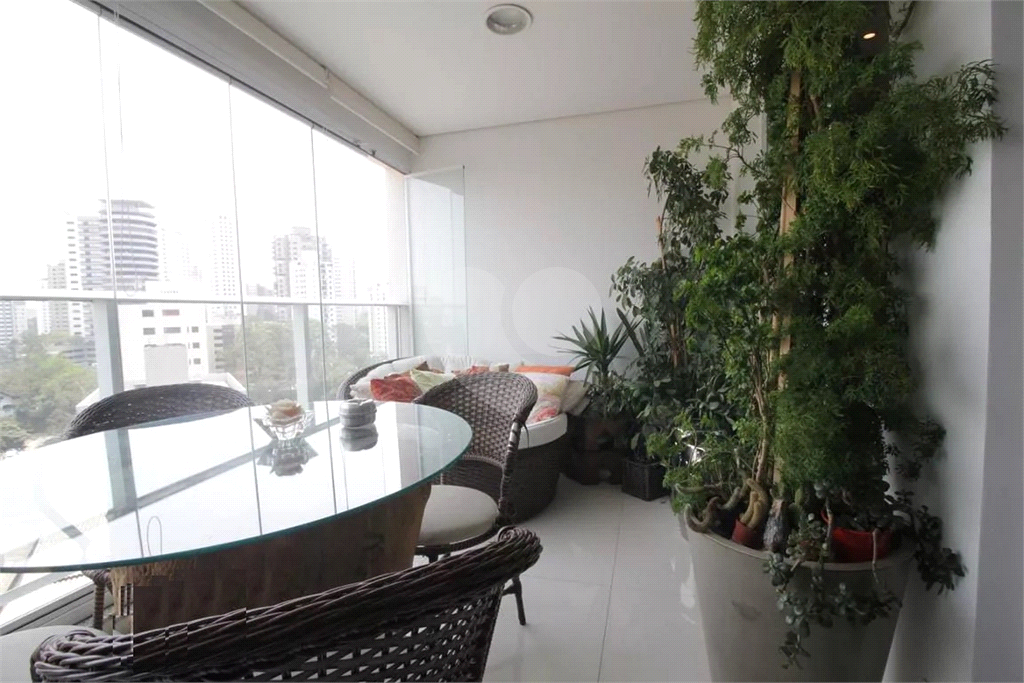 APARTAMENTO em MORUMBI