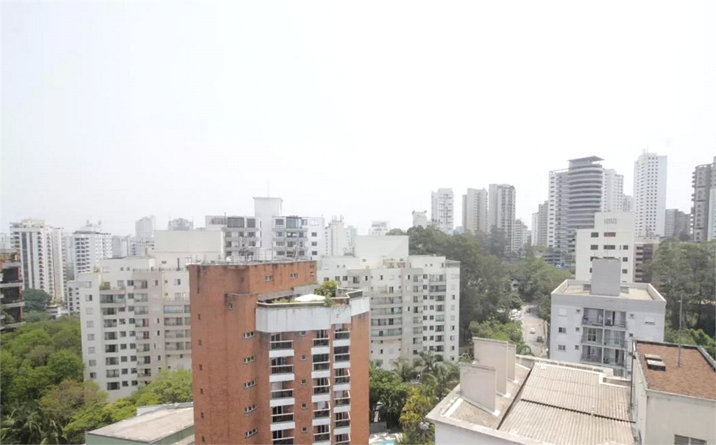 APARTAMENTO em MORUMBI