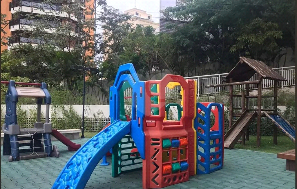 APARTAMENTO em MORUMBI