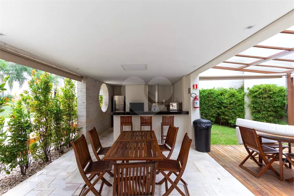 APARTAMENTO em MORUMBI