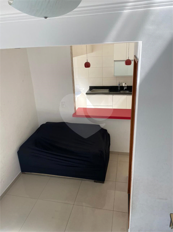 Excelente terreno com duas ótimas casas com 06 vagas de garagem. 
