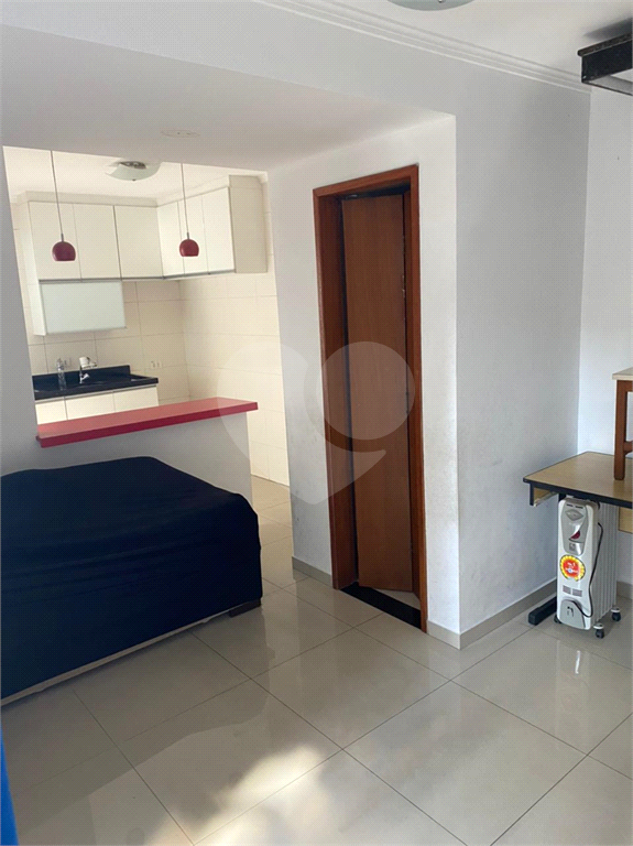 Excelente terreno com duas ótimas casas com 06 vagas de garagem. 
