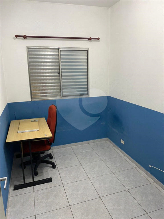 Excelente terreno com duas ótimas casas com 06 vagas de garagem. 
