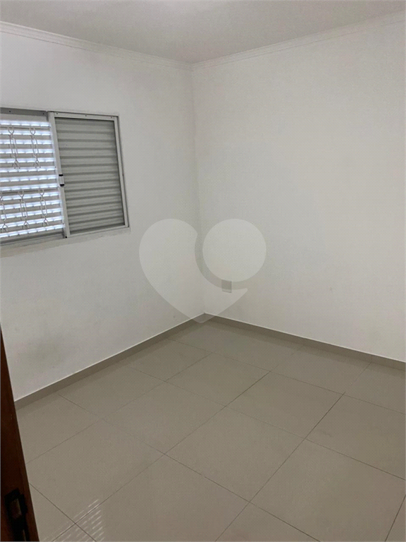 Excelente terreno com duas ótimas casas com 06 vagas de garagem. 
