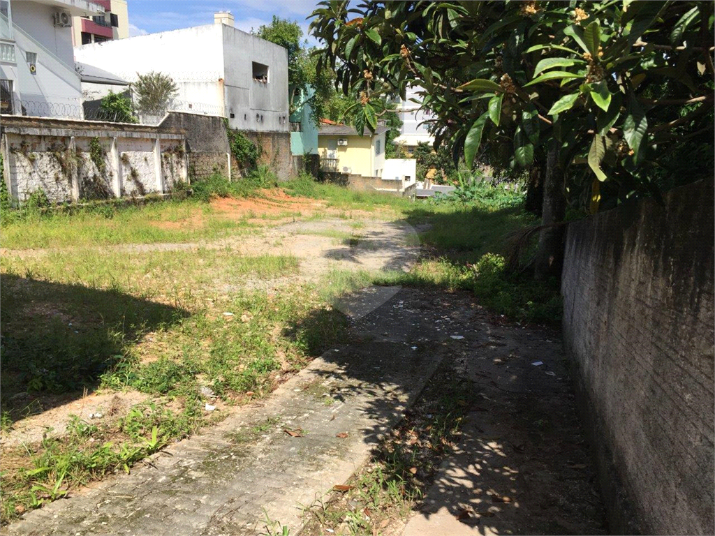Terreno - 1.200m2 - Área para construção residencial ou comercial