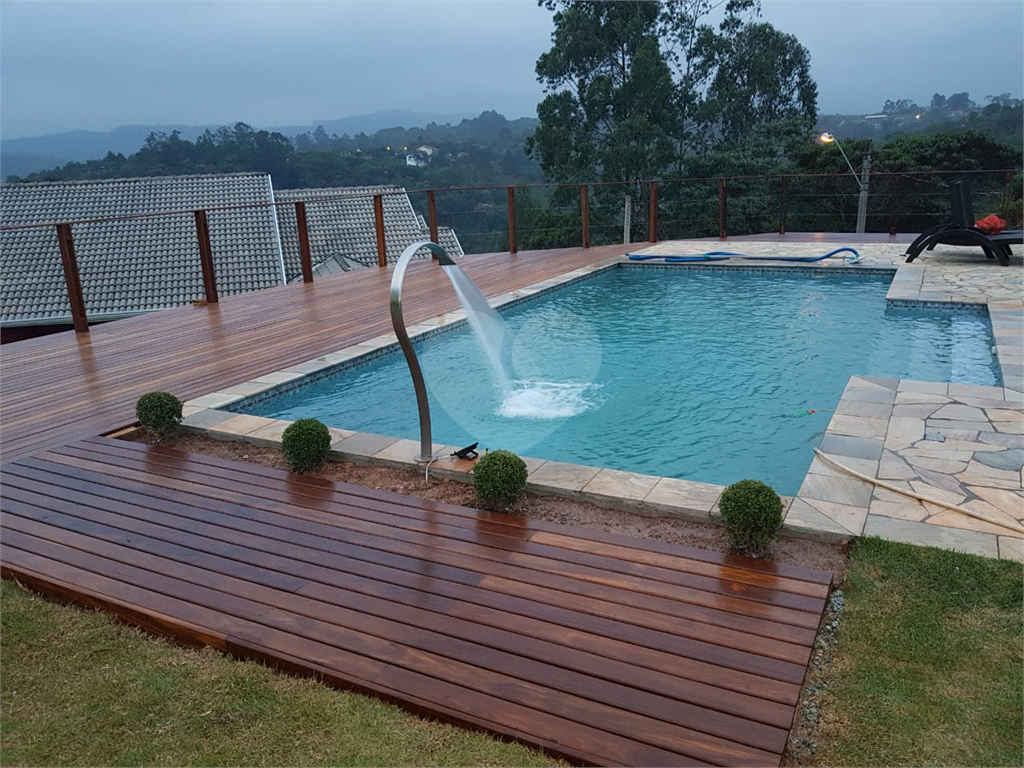 CASA BELISSIMA  EM CONDOMÍNIO FECHADO NA SERRA DA CANTAREIRA!! 