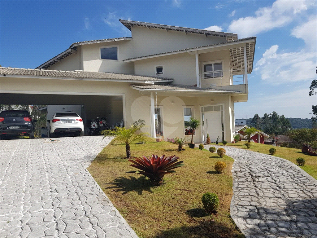 CASA BELISSIMA  EM CONDOMÍNIO FECHADO NA SERRA DA CANTAREIRA!! 