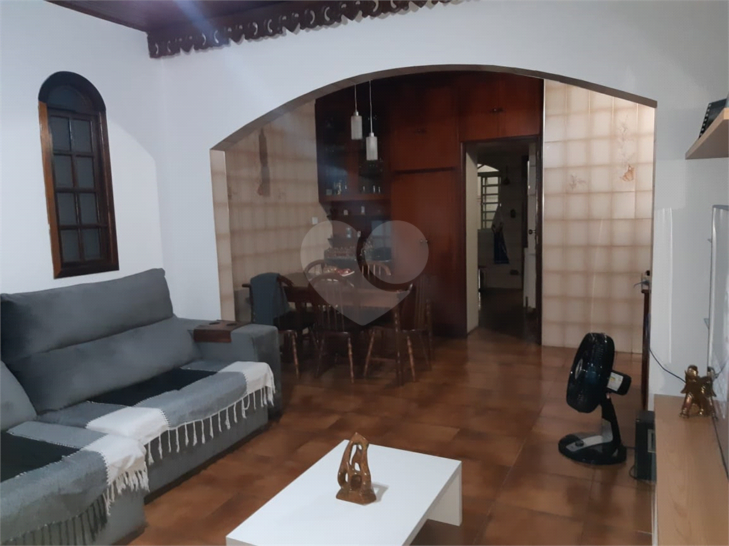 Casa térrea à venda com 4 dormitórios (sendo 3 suítes) próximo à Estação Tucuruvi do Metrô
