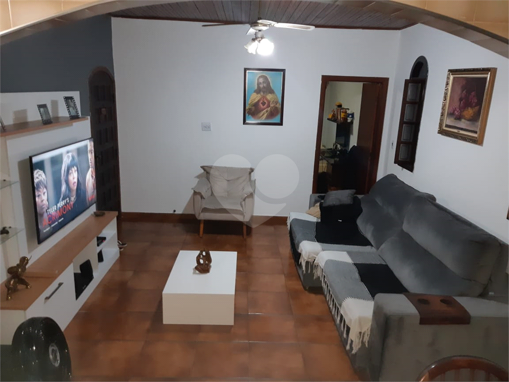Casa térrea à venda com 4 dormitórios (sendo 3 suítes) próximo à Estação Tucuruvi do Metrô