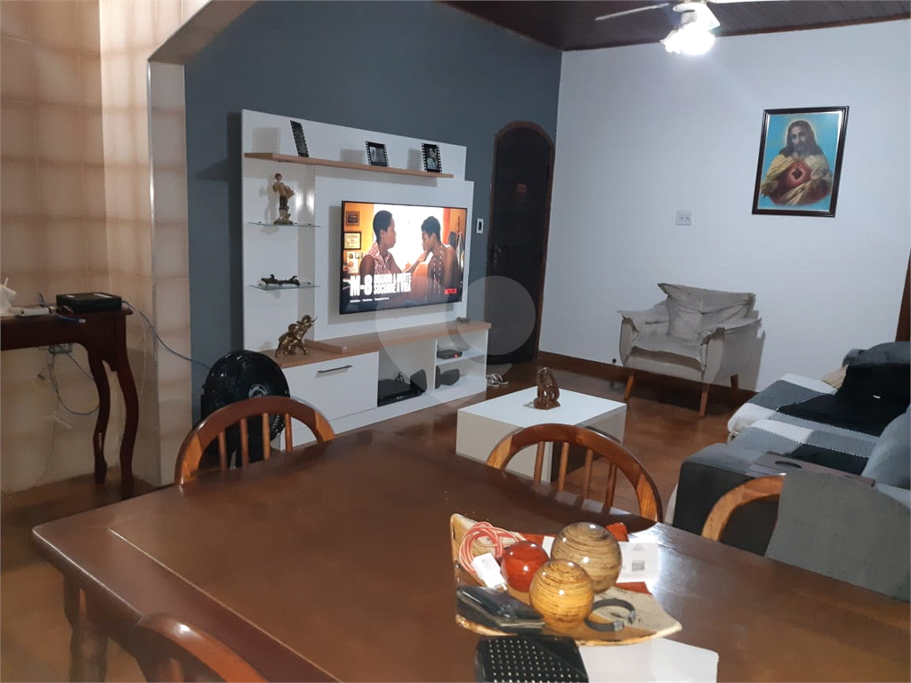 Casa térrea à venda com 4 dormitórios (sendo 3 suítes) próximo à Estação Tucuruvi do Metrô