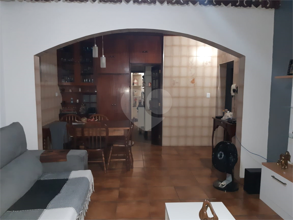 Casa térrea à venda com 4 dormitórios (sendo 3 suítes) próximo à Estação Tucuruvi do Metrô