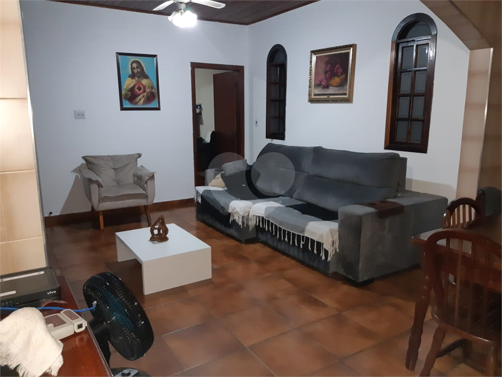 Casa térrea à venda com 4 dormitórios (sendo 3 suítes) próximo à Estação Tucuruvi do Metrô