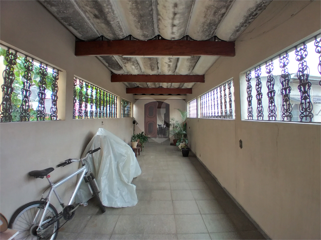 Casa térrea à venda com 4 dormitórios (sendo 3 suítes) próximo à Estação Tucuruvi do Metrô