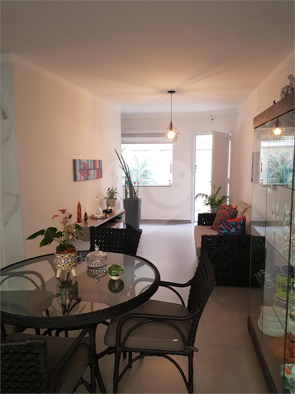 Casa condomínio fechado 100 metros Horto florestal 3 suítes 1 vaga 