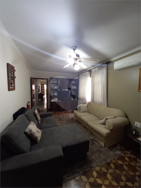 Amplo e confortável sobrado na Vila Aurora! Imóvel com 444m² de área total e 165m² de área útil.