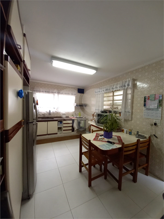Amplo e confortável sobrado na Vila Aurora! Imóvel com 444m² de área total e 165m² de área útil.