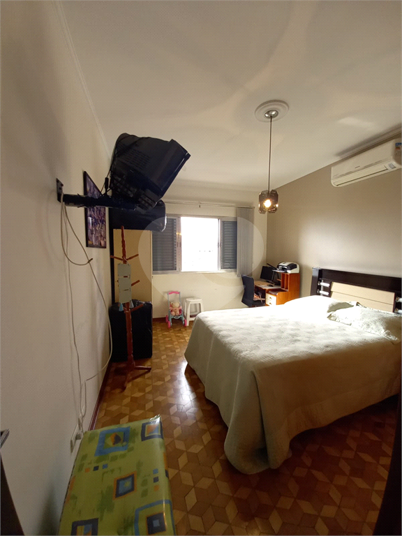 Amplo e confortável sobrado na Vila Aurora! Imóvel com 444m² de área total e 165m² de área útil.