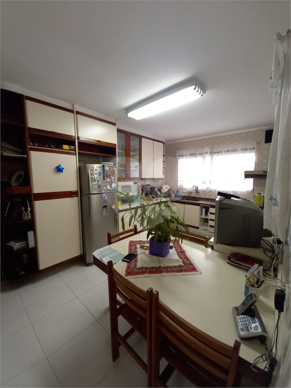 Amplo e confortável sobrado na Vila Aurora! Imóvel com 444m² de área total e 165m² de área útil.