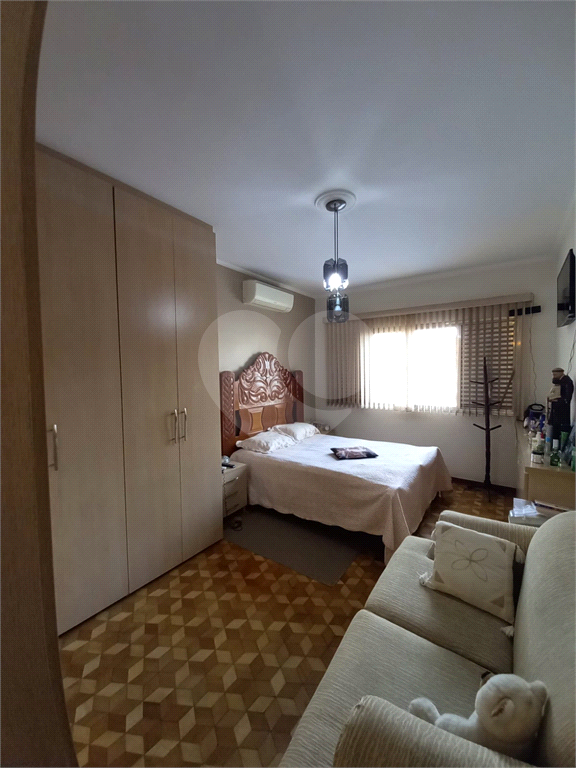 Amplo e confortável sobrado na Vila Aurora! Imóvel com 444m² de área total e 165m² de área útil.