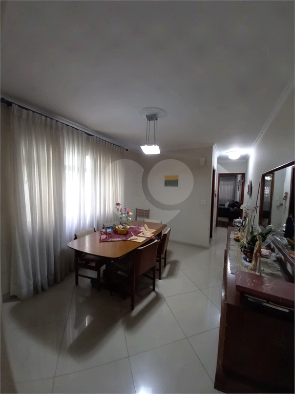 Amplo e confortável sobrado na Vila Aurora! Imóvel com 444m² de área total e 165m² de área útil.