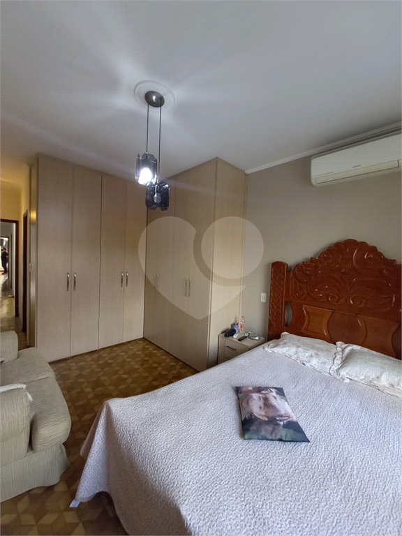 Amplo e confortável sobrado na Vila Aurora! Imóvel com 444m² de área total e 165m² de área útil.