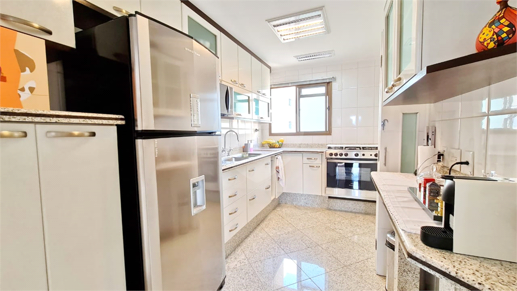 Oportunidade!!! Apartamento amplo na Região de Santa Terezinha, andar alto, 3 suítes, 3 vagas