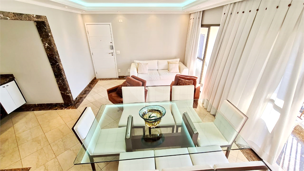 Oportunidade!!! Apartamento amplo na Região de Santa Terezinha, andar alto, 3 suítes, 3 vagas