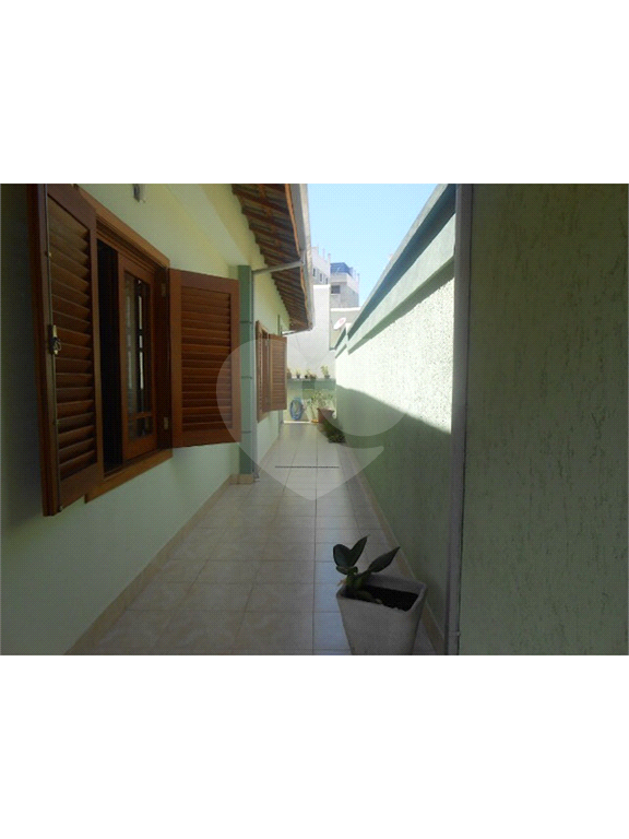Casa térrea PARQUE RENATO MAIA, em terreno 10,00 x 33,00 E 250M²  de área construída.