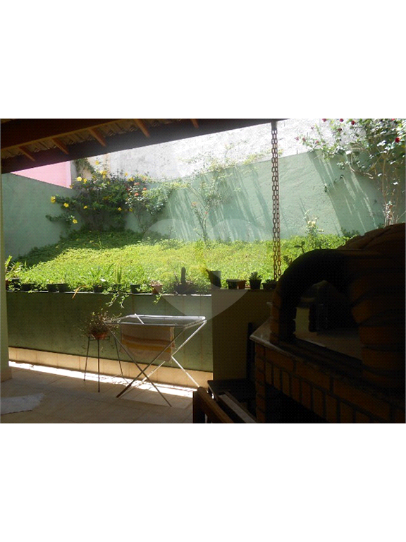 Casa térrea PARQUE RENATO MAIA, em terreno 10,00 x 33,00 E 250M²  de área construída.