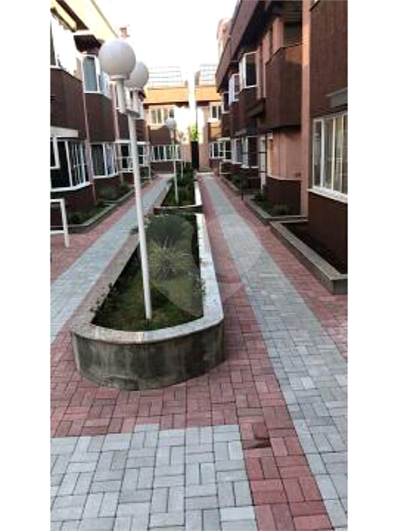 Sobrado em Condomínio Fechado com Piscina - Bosque Maia. Aceita Permuta!