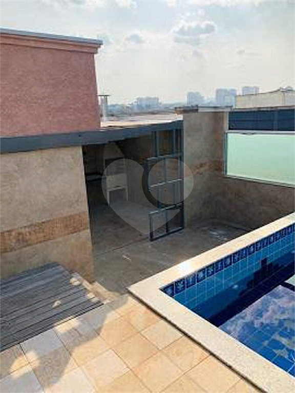 Sobrado em Condomínio Fechado com Piscina - Bosque Maia. Aceita Permuta!