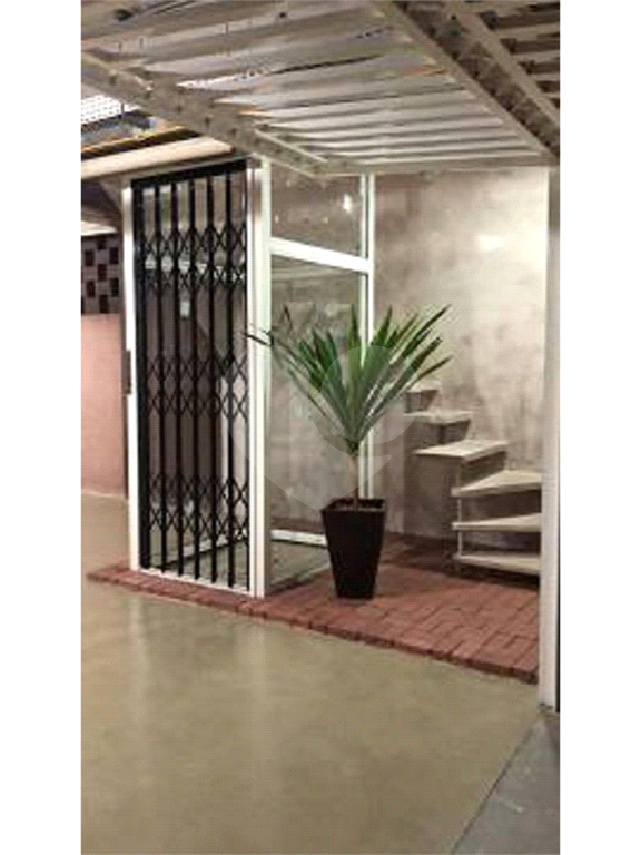 Sobrado em Condomínio Fechado com Piscina - Bosque Maia. Aceita Permuta!