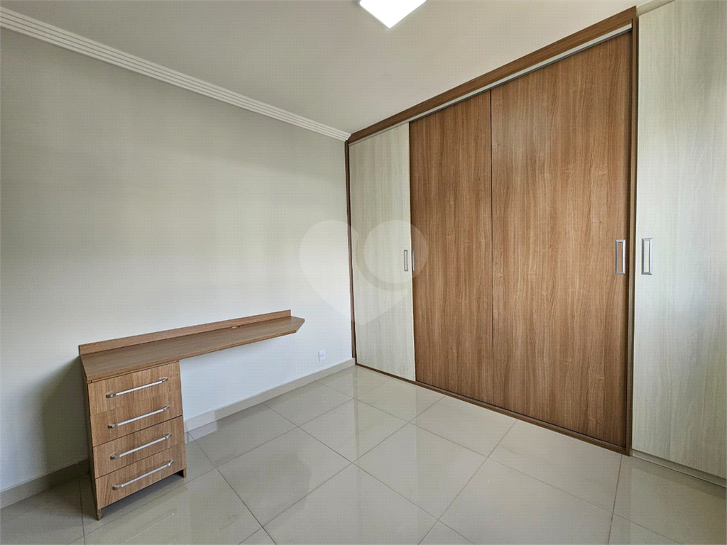 Apartamento todo reformado, ensolarado em ótima localização, travessa da Avenida Nova Cantareira