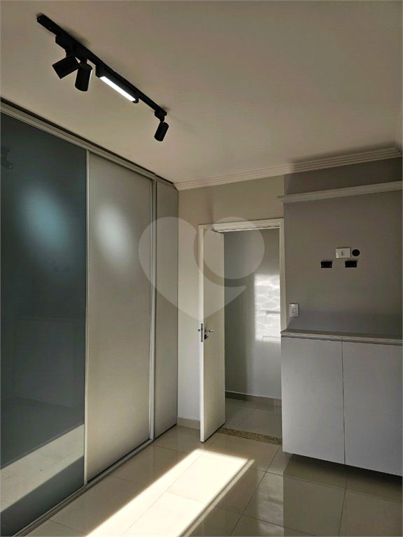 Apartamento todo reformado, ensolarado em ótima localização, travessa da Avenida Nova Cantareira